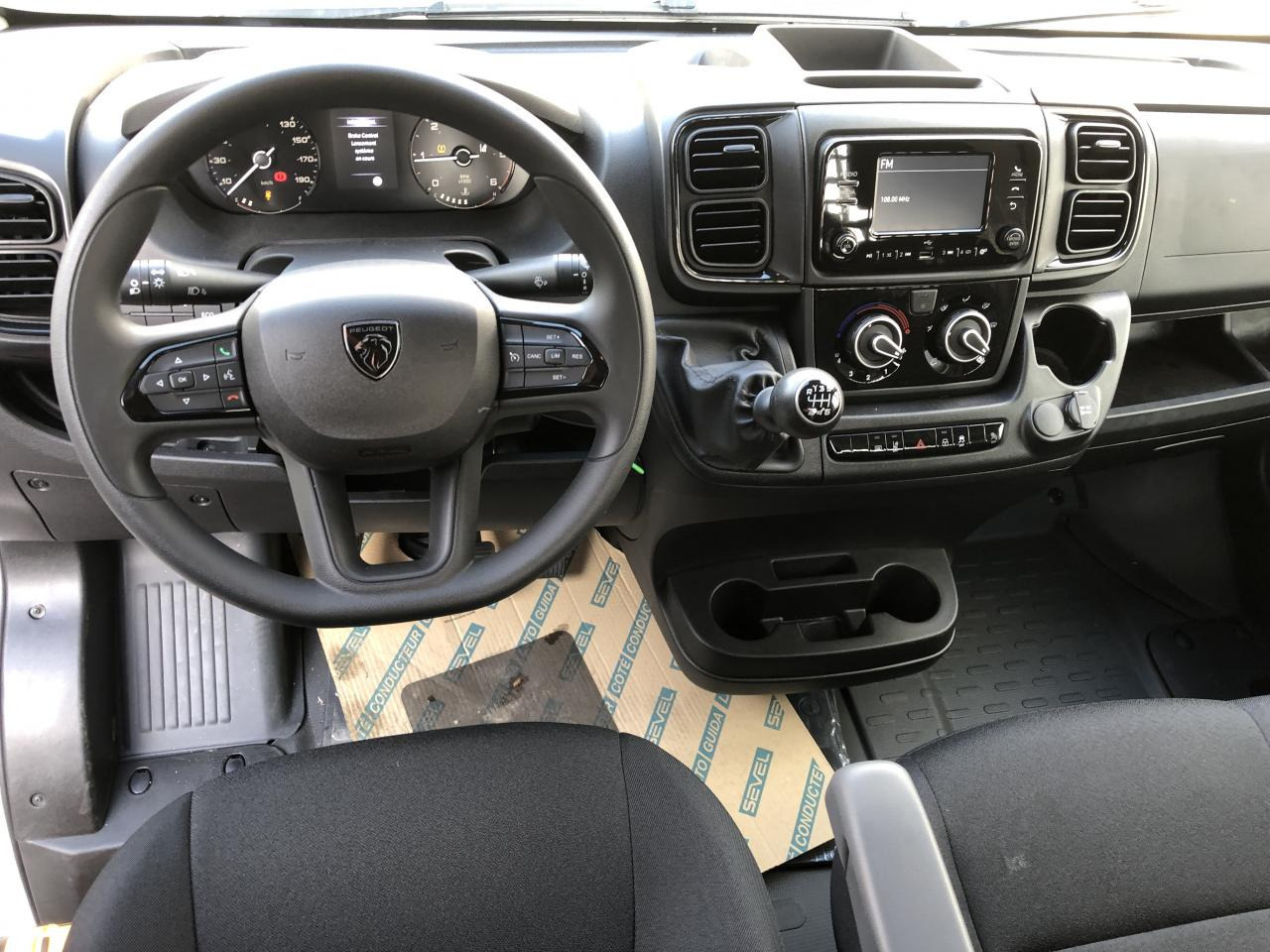 PEUGEOT boxer 3t5 plateau 4m20 2.2 hdi 140ch - Dostavno vozilo s ravnom platformom: slika 5 PEUGEOT boxer 3t5 plateau 4m20 2.2 hdi 140ch - Dostavno vozilo s ravnom platformom: slika 5