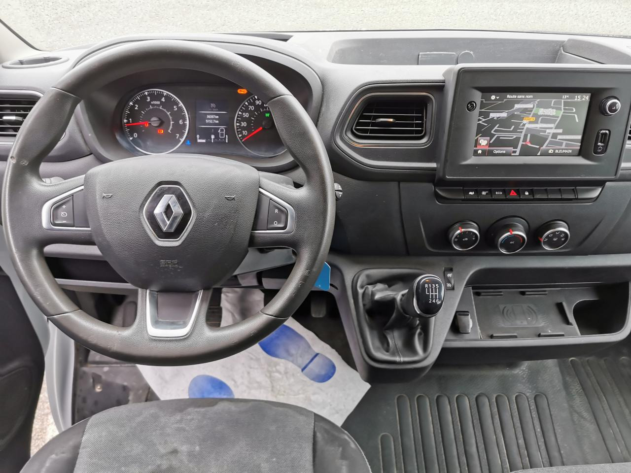 RENAULT Master Confort F3300 L2H2 2.3 dCi - 135 III CABINE APPROFONDIE Cabine approfondie L2H2 Traction PHA - Furgon: slika 4 RENAULT Master Confort F3300 L2H2 2.3 dCi - 135 III CABINE APPROFONDIE Cabine approfondie L2H2 Traction PHA - Furgon: slika 4