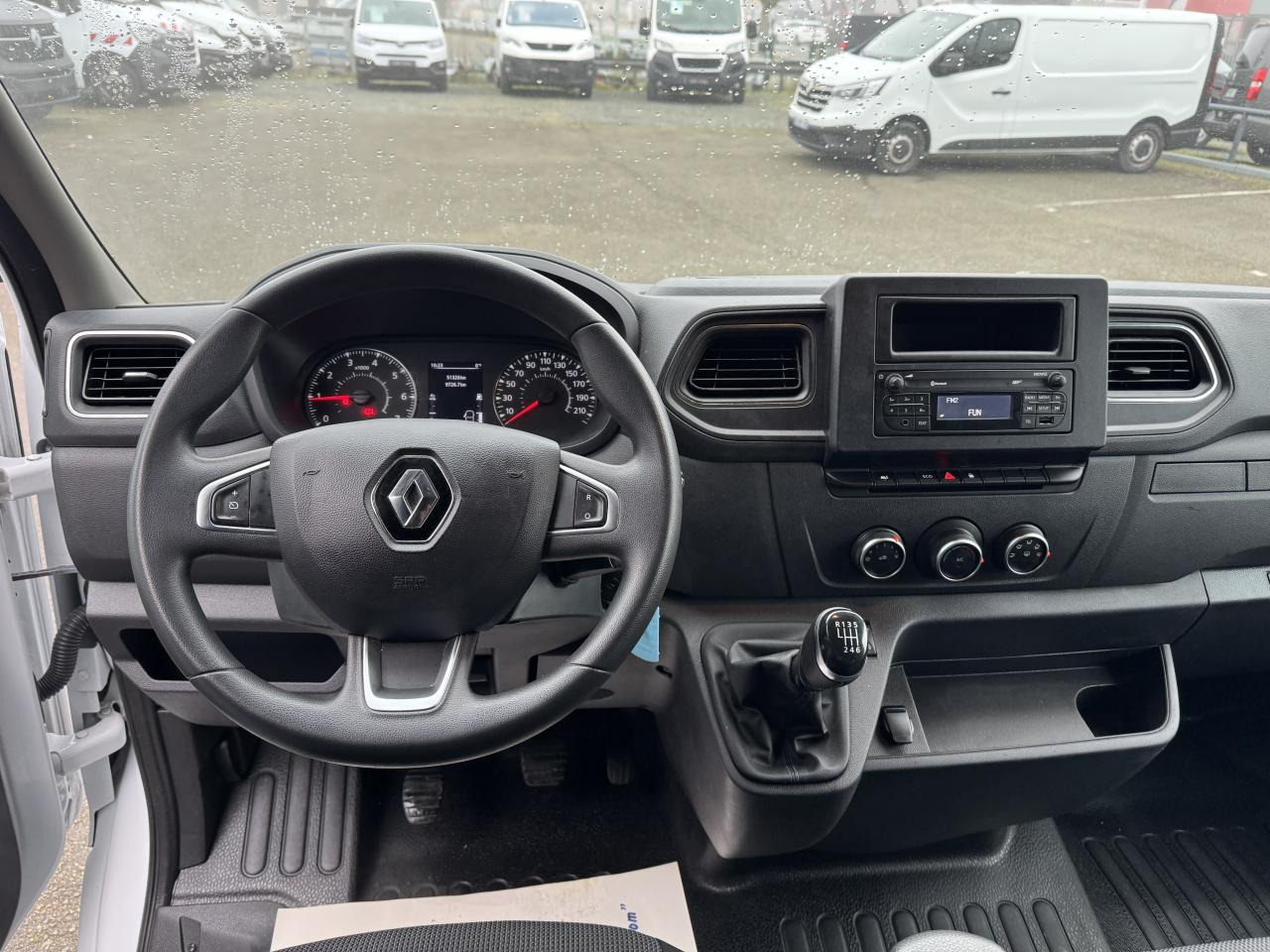 RENAULT Master Confort R3500 L2 2.3 dCi - 130 III CHASSIS CABINE Châssis Cabine L2 Propulsion PHASE 3 - Dostavno vozilo sa zatvorenim sandukom: slika 5 RENAULT Master Confort R3500 L2 2.3 dCi - 130 III CHASSIS CABINE Châssis Cabine L2 Propulsion PHASE 3 - Dostavno vozilo sa zatvorenim sandukom: slika 5