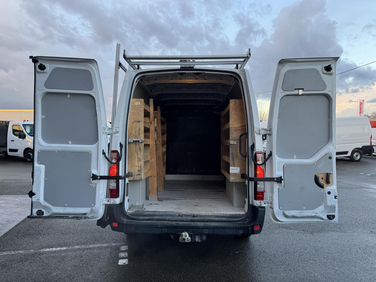 RENAULT Master Grand Confort F3300 L2H2 2.3 Blue dCi - 150 CH PORTE VERRE - Furgon: slika 2 RENAULT Master Grand Confort F3300 L2H2 2.3 Blue dCi - 150 CH PORTE VERRE - Furgon: slika 2