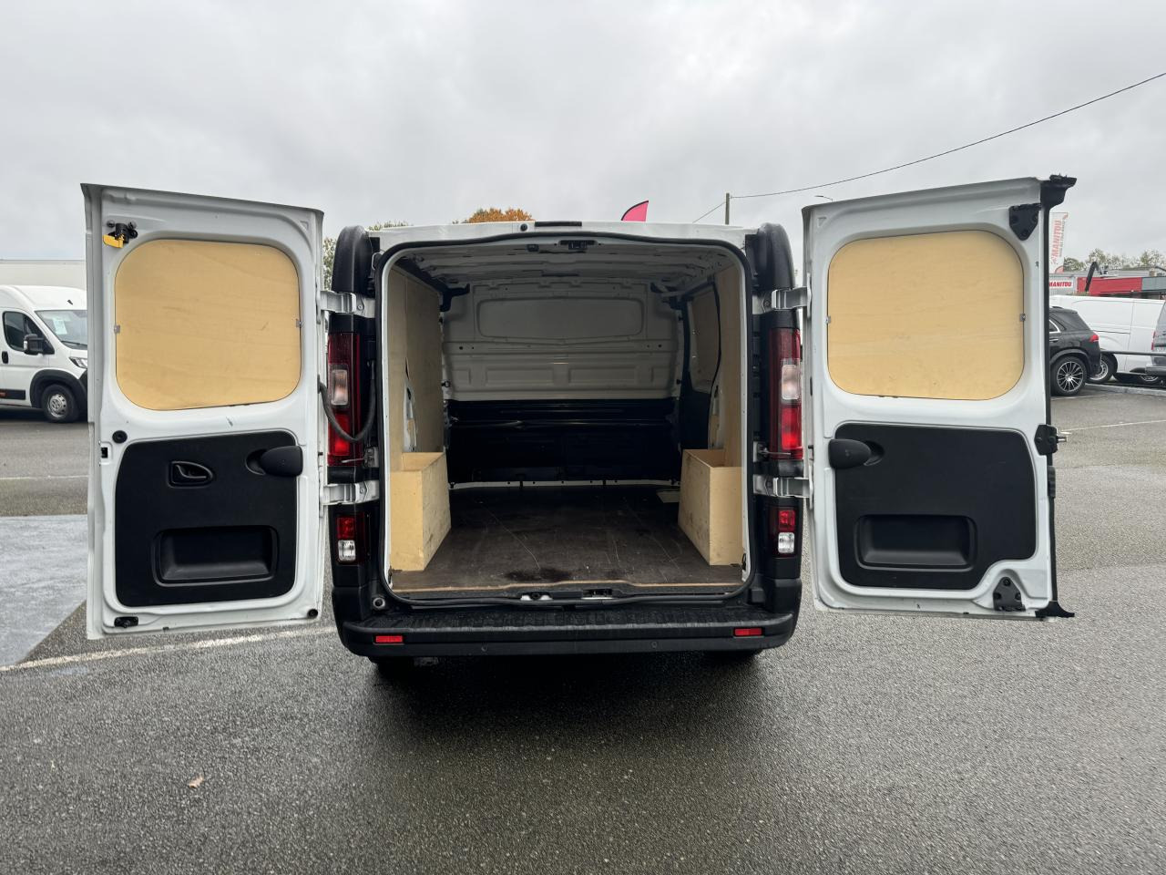 RENAULT TRAFIC L1H1 2.0 DCI 110CH FRIGORIFIQUE - Furgon: slika 3 RENAULT TRAFIC L1H1 2.0 DCI 110CH FRIGORIFIQUE - Furgon: slika 3