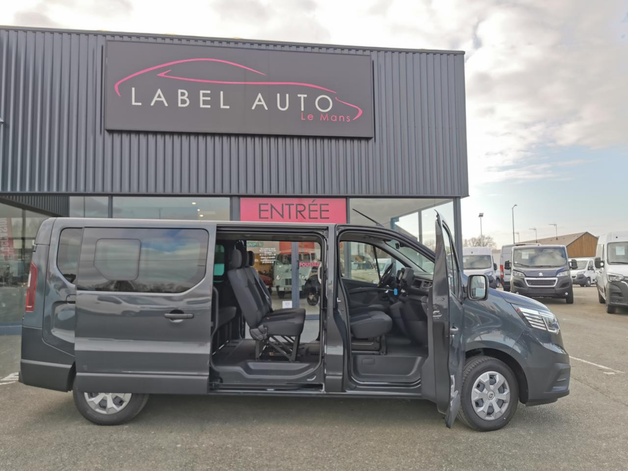 RENAULT Trafic L2 2.0 Energy dCi - 150 - S&S III COMBI Combi Zen L2H1 PHASE 3 - Minibus, Putnički kombi: slika 3 RENAULT Trafic L2 2.0 Energy dCi - 150 - S&S III COMBI Combi Zen L2H1 PHASE 3 - Minibus, Putnički kombi: slika 3