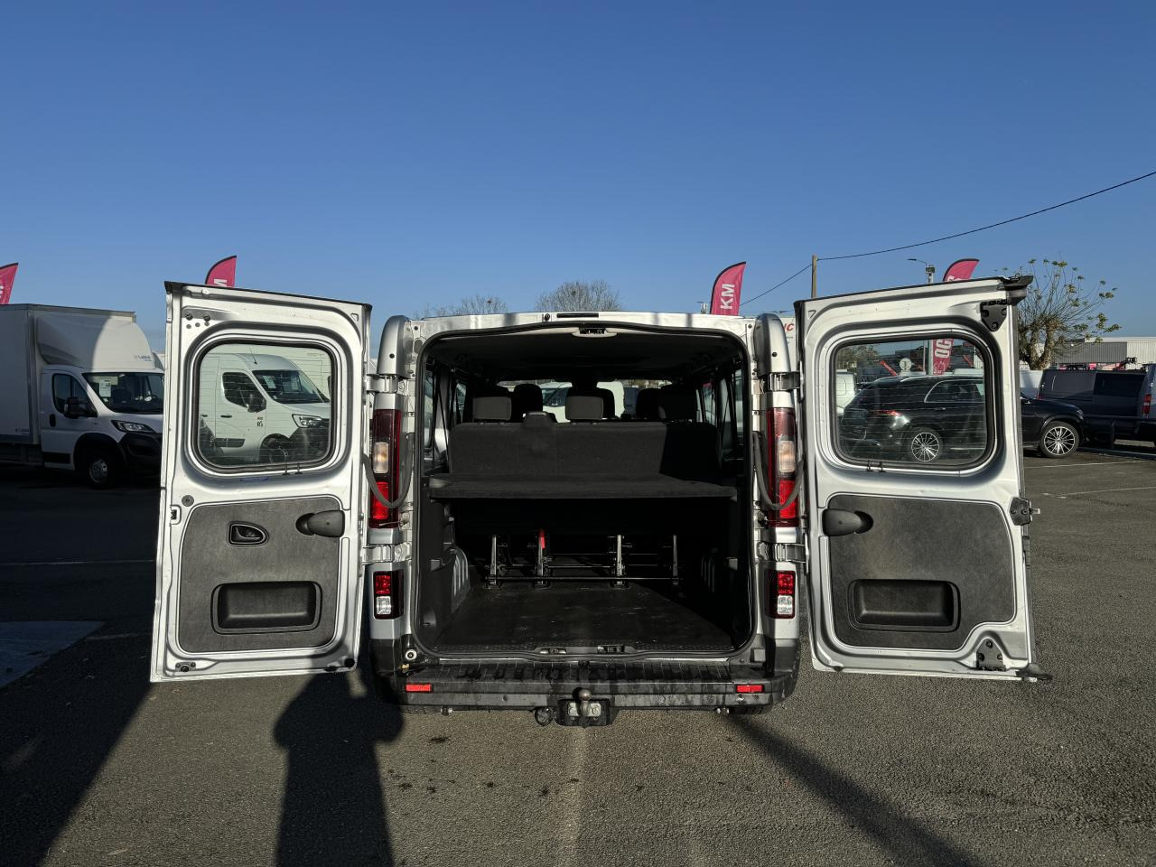 RENAULT Trafic L2 2.0 Energy dCi - 150 - S&S III COMBI Combi Zen L2H1 PHASE 3 - Dostavno vozilo sa duplom kabinom: slika 4 RENAULT Trafic L2 2.0 Energy dCi - 150 - S&S III COMBI Combi Zen L2H1 PHASE 3 - Dostavno vozilo sa duplom kabinom: slika 4