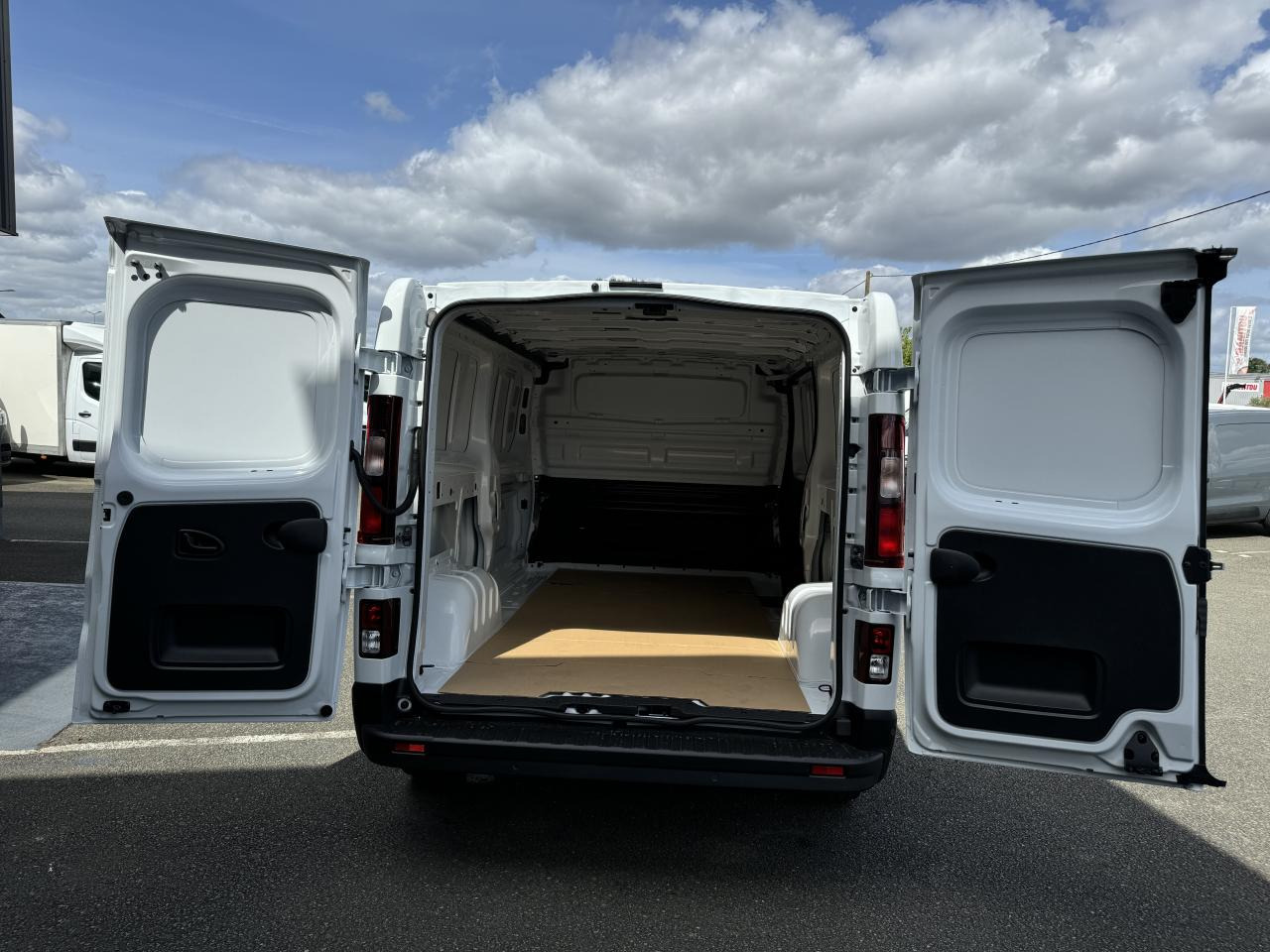 RENAULT Trafic L2H1 3000 Kg 2.0 Blue dCi - 170CH ADVANCE - Furgon: slika 3 RENAULT Trafic L2H1 3000 Kg 2.0 Blue dCi - 170CH ADVANCE - Furgon: slika 3