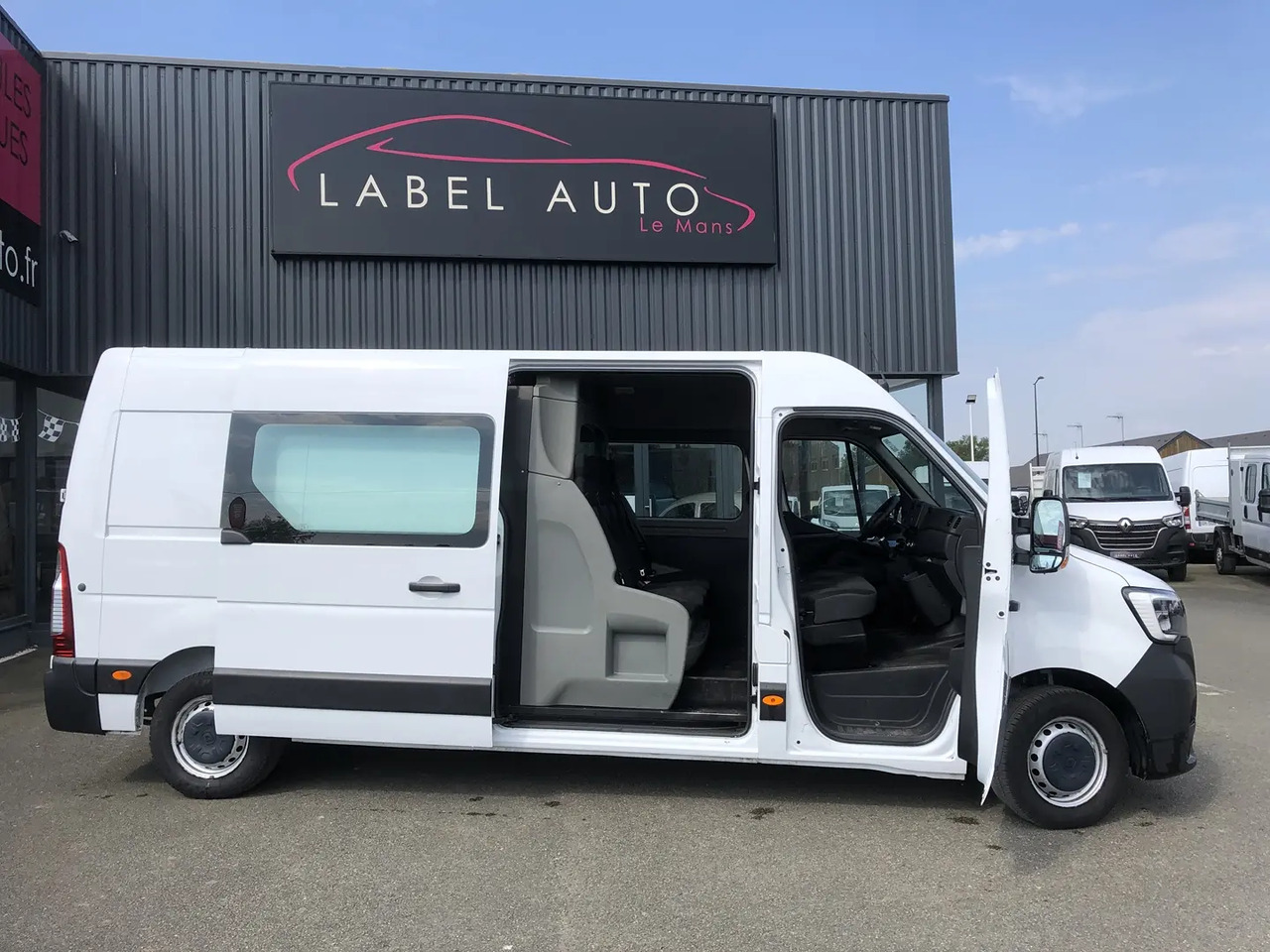 Renault Master F3300 L2H2 2.3 DCI 135CH CABINE APPROFONDIE CONFORT EURO6 - Dostavno vozilo sa duplom kabinom: slika 1 Renault Master F3300 L2H2 2.3 DCI 135CH CABINE APPROFONDIE CONFORT EURO6 - Dostavno vozilo sa duplom kabinom: slika 1