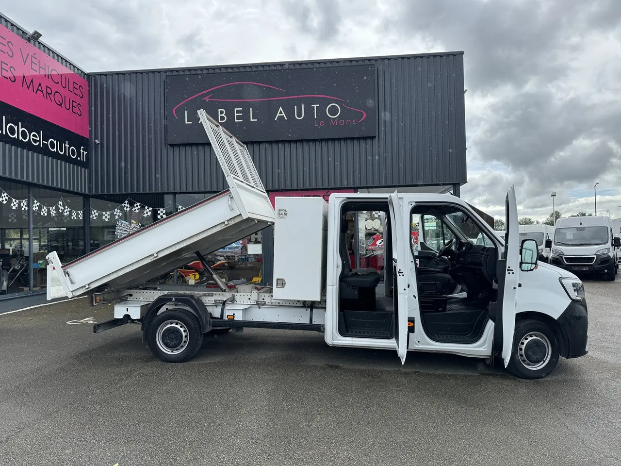 Renault Master RJ3500 L4 2.3 BLUE DCI 130CH DOUBLE CABINE CONFORT EUROVI - Dostavno vozilo kiper, Dostavno vozilo sa duplom kabinom: slika 1 Renault Master RJ3500 L4 2.3 BLUE DCI 130CH DOUBLE CABINE CONFORT EUROVI - Dostavno vozilo kiper, Dostavno vozilo sa duplom kabinom: slika 1
