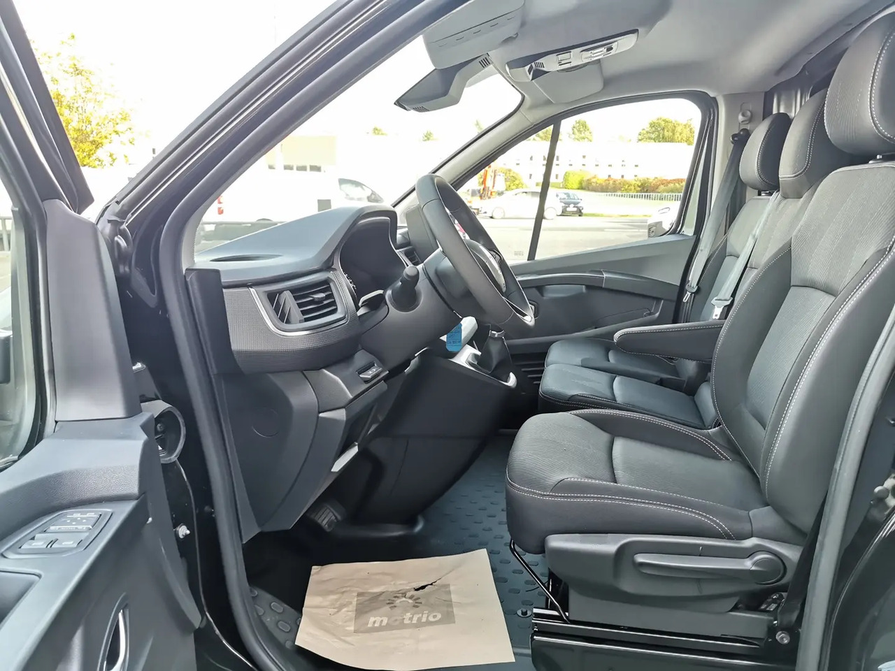 Renault Trafic L2H1 3T 2.0 BLUE DCI 150CH GRAND CONFORT EDC E6E - Furgon: slika 5 Renault Trafic L2H1 3T 2.0 BLUE DCI 150CH GRAND CONFORT EDC E6E - Furgon: slika 5