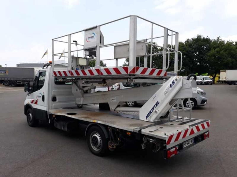 Iveco Daily 35S14 Plateau Nacelle 6m50 Spécial tunnel - Vazdušna platforma montirana na kamion: slika 3 Iveco Daily 35S14 Plateau Nacelle 6m50 Spécial tunnel - Vazdušna platforma montirana na kamion: slika 3
