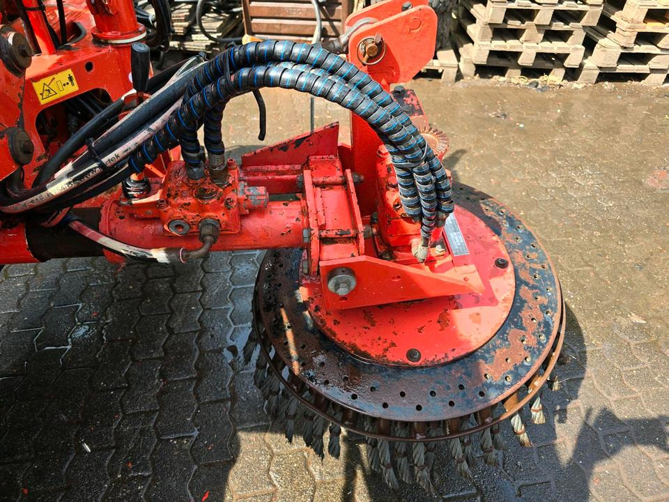 Dücker PFP 300 Pflasterputzer Wildkrautbürste Flächenbürste Wildkrautbürste für Mähausleger UNA 500 600 MKM FME FMK 500 600 700 Böschungsmäher Böschungsmulcher - Metle: slika 1 Dücker PFP 300 Pflasterputzer Wildkrautbürste Flächenbürste Wildkrautbürste für Mähausleger UNA 500 600 MKM FME FMK 500 600 700 Böschungsmäher Böschungsmulcher - Metle: slika 1