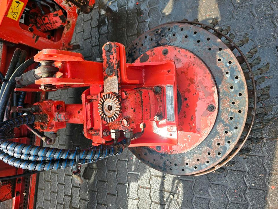 Dücker PFP 300 Pflasterputzer Wildkrautbürste Flächenbürste Wildkrautbürste für Mähausleger UNA 500 600 MKM FME FMK 500 600 700 Böschungsmäher Böschungsmulcher - Metle: slika 2 Dücker PFP 300 Pflasterputzer Wildkrautbürste Flächenbürste Wildkrautbürste für Mähausleger UNA 500 600 MKM FME FMK 500 600 700 Böschungsmäher Böschungsmulcher - Metle: slika 2