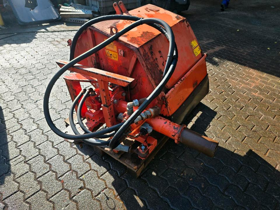 Dücker RWB 600 Radialwildkrautbürste Pflasterputzer Wildkrautbürste Flächenbürste Wildkrautbürste für Mähausleger UNA 500 600 MKM FME FMK 500 600 700 Böschungsmäher Böschungsmulcher DUA 700 800 - Metle: slika 2 Dücker RWB 600 Radialwildkrautbürste Pflasterputzer Wildkrautbürste Flächenbürste Wildkrautbürste für Mähausleger UNA 500 600 MKM FME FMK 500 600 700 Böschungsmäher Böschungsmulcher DUA 700 800 - Metle: slika 2