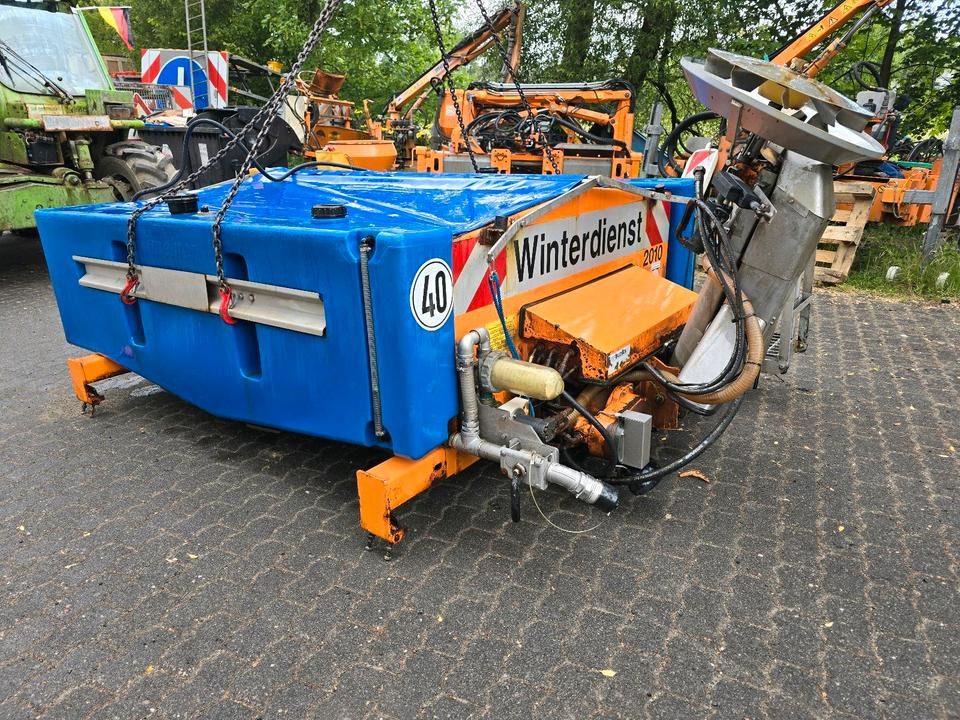 Gmeiner STA 2000 C Salzstreuer für Unimog UGN UGE 424 427 405 U300 U 300 400 500 MERCEDES-BENZ 218 219 318 323 423 427 327 430 429 430 435 Salzsilo Streuautomat Winterdienst - Rasipač peska/ Soli: slika 4 Gmeiner STA 2000 C Salzstreuer für Unimog UGN UGE 424 427 405 U300 U 300 400 500 MERCEDES-BENZ 218 219 318 323 423 427 327 430 429 430 435 Salzsilo Streuautomat Winterdienst - Rasipač peska/ Soli: slika 4