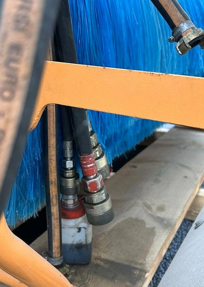 Mulag FWB 1600 Fläschenwaschbürste Tunnelwaschbürste Mähausleger Böschungsmäher Böschungsmulcher FME MKM FMK Dücker DUA UNA 500 600 700 MHU 800 - Metle: slika 5 Mulag FWB 1600 Fläschenwaschbürste Tunnelwaschbürste Mähausleger Böschungsmäher Böschungsmulcher FME MKM FMK Dücker DUA UNA 500 600 700 MHU 800 - Metle: slika 5