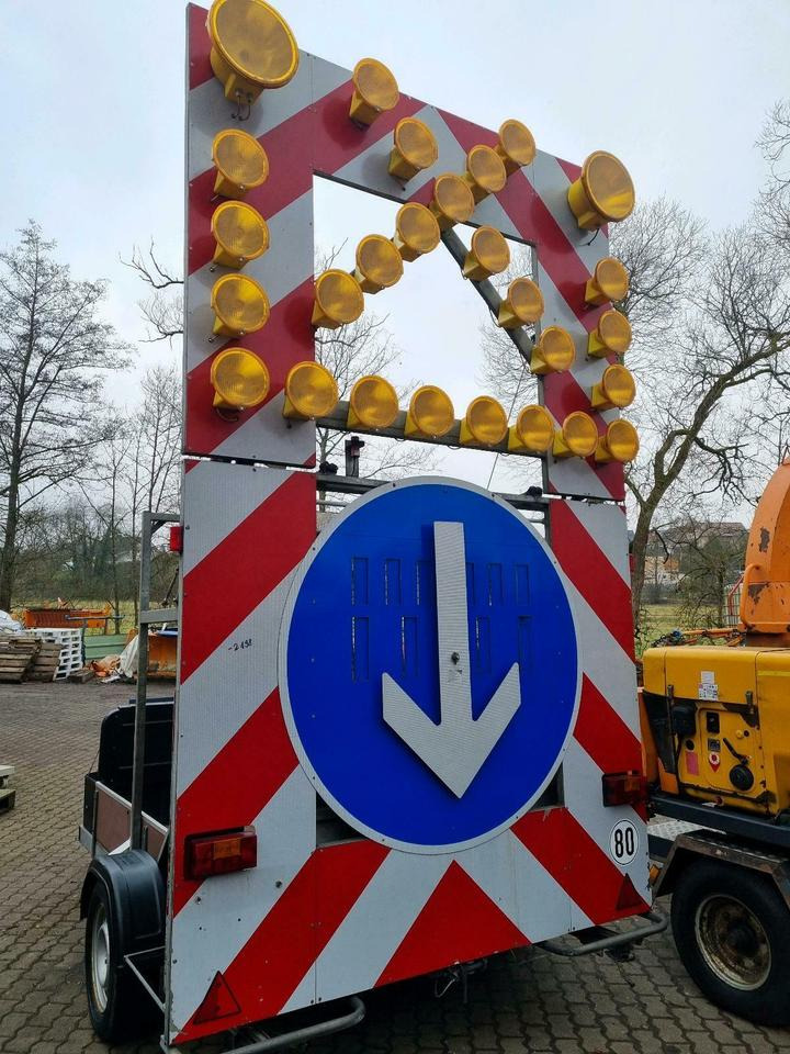 Prikolica Nissen Absperrtafel Verkehrssicherungsanhänger Sperrwand VZ616: slika 6