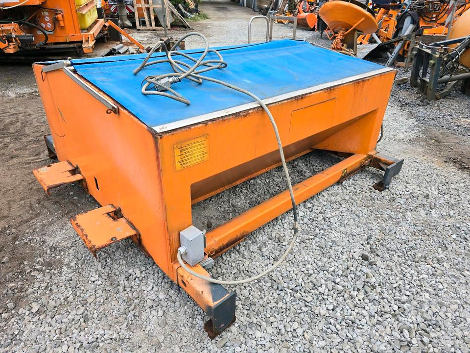 Salzstreuer Gmeiner STA 2000 C für Unimog UGN UGE 424 427 405 U300 U 300 400 500 MERCEDES-BENZ 218 219 318 323 423 427 327 430 429 430 435 Salzsilo Streuautomat Winterdienst - Rasipač peska/ Soli: slika 2 Salzstreuer Gmeiner STA 2000 C für Unimog UGN UGE 424 427 405 U300 U 300 400 500 MERCEDES-BENZ 218 219 318 323 423 427 327 430 429 430 435 Salzsilo Streuautomat Winterdienst - Rasipač peska/ Soli: slika 2