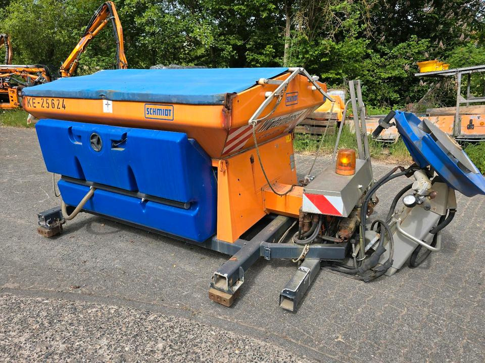 Salzstreuer Stratos S25-21 für Unimog UGN UGE 424 427 405 U300 U 300 400 500 MERCEDES-BENZ 218 219 318 323 423 427 327 430 429 430 435 Salzsilo Streuautomat Winterdienst - Rasipač peska/ Soli: slika 1 Salzstreuer Stratos S25-21 für Unimog UGN UGE 424 427 405 U300 U 300 400 500 MERCEDES-BENZ 218 219 318 323 423 427 327 430 429 430 435 Salzsilo Streuautomat Winterdienst - Rasipač peska/ Soli: slika 1