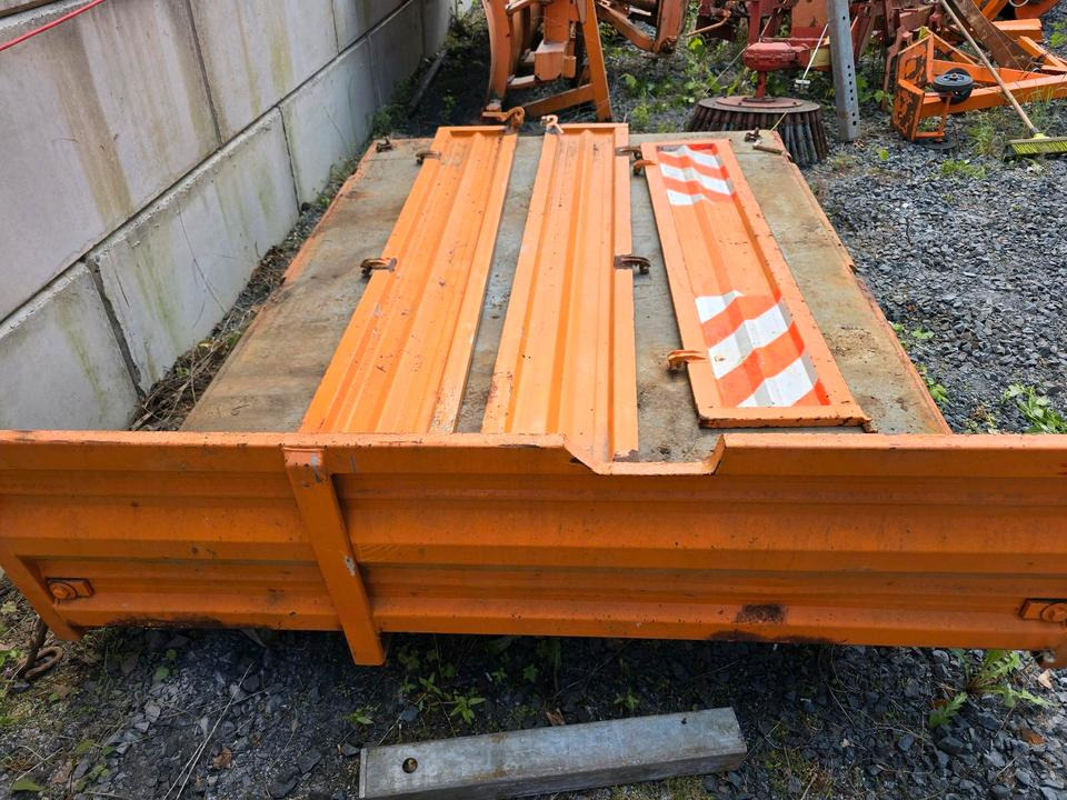 Unimog Pritsche Kipperpritsche 424 435 427 U 1650 2150 1450 1550 1400 1600 1200 - Promenjivo telo istovarivača: slika 1 Unimog Pritsche Kipperpritsche 424 435 427 U 1650 2150 1450 1550 1400 1600 1200 - Promenjivo telo istovarivača: slika 1