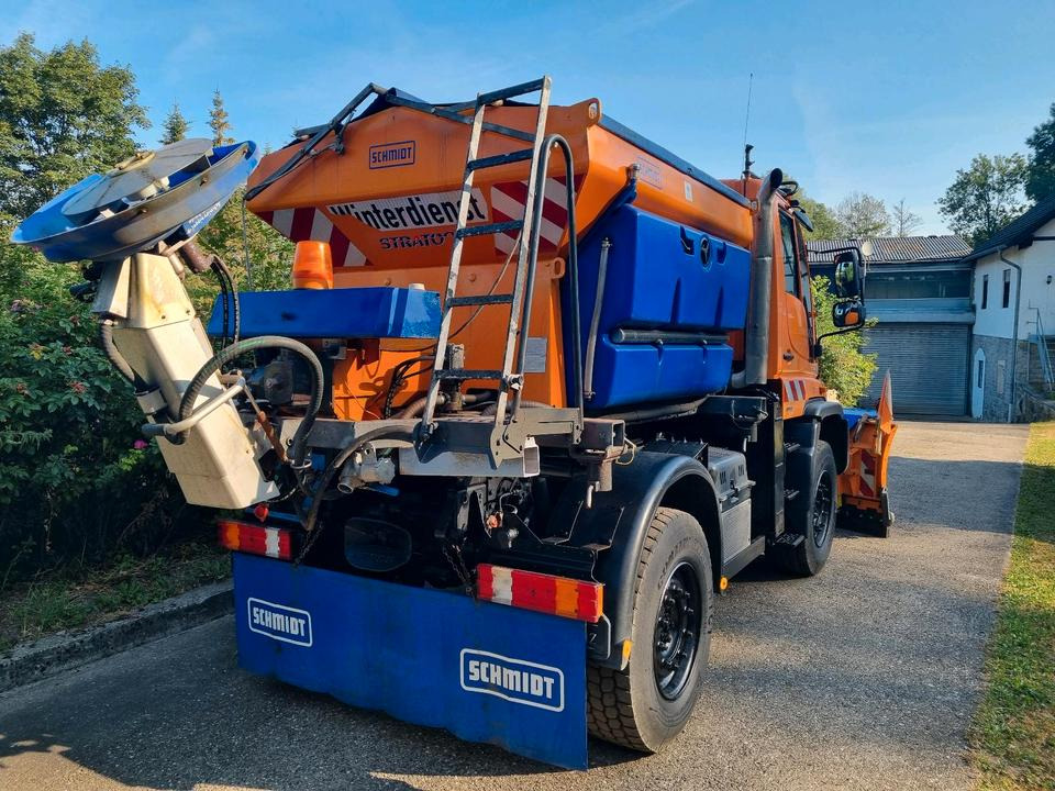 Zu Vermieten! Unimog 405 U400 Winterdienst Schmidt Schneepflug Schneeschild Salzstreuer Leasing Miete - Vozilo za čišćenje snega: slika 2 Zu Vermieten! Unimog 405 U400 Winterdienst Schmidt Schneepflug Schneeschild Salzstreuer Leasing Miete - Vozilo za čišćenje snega: slika 2