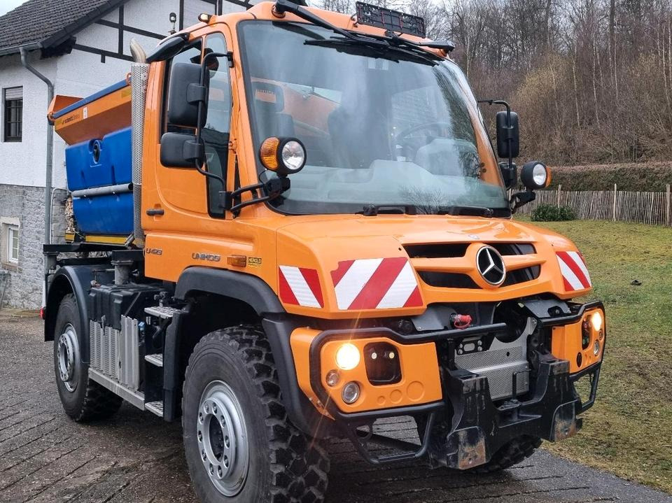 Zu vermieten Unimog 405 U423 Winterdienst Schmidt Salzstreuer 423 429 430 Mercedes Benz 318 527 Vermietung - Vozilo za čišćenje snega: slika 1 Zu vermieten Unimog 405 U423 Winterdienst Schmidt Salzstreuer 423 429 430 Mercedes Benz 318 527 Vermietung - Vozilo za čišćenje snega: slika 1