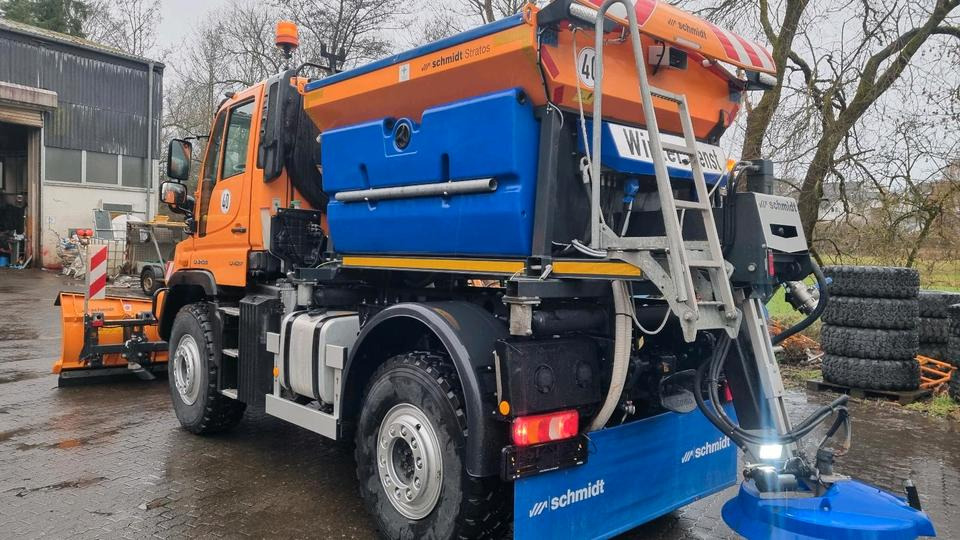 Zu vermieten Unimog 405 U427 Winterdienst Schmidt Salzstreuer 423 429 430 Mercedes Benz 318 527 Vermietung - Vozilo za čišćenje snega: slika 2 Zu vermieten Unimog 405 U427 Winterdienst Schmidt Salzstreuer 423 429 430 Mercedes Benz 318 527 Vermietung - Vozilo za čišćenje snega: slika 2