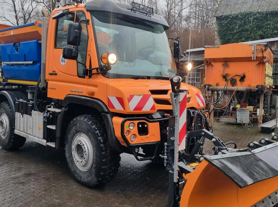 Zu vermieten Unimog 405 U427 Winterdienst Schmidt Salzstreuer 423 429 430 Mercedes Benz 318 527 Vermietung - Vozilo za čišćenje snega: slika 4 Zu vermieten Unimog 405 U427 Winterdienst Schmidt Salzstreuer 423 429 430 Mercedes Benz 318 527 Vermietung - Vozilo za čišćenje snega: slika 4