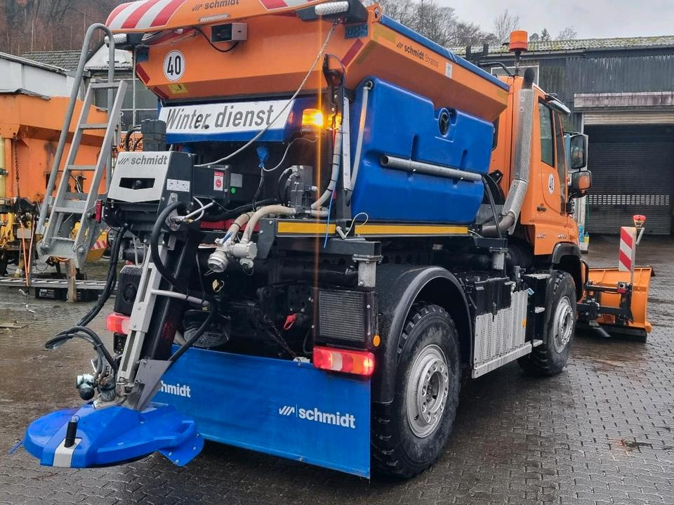 Zu vermieten Unimog 405 U427 Winterdienst Schmidt Salzstreuer 423 429 430 Mercedes Benz 318 527 Vermietung - Vozilo za čišćenje snega: slika 3 Zu vermieten Unimog 405 U427 Winterdienst Schmidt Salzstreuer 423 429 430 Mercedes Benz 318 527 Vermietung - Vozilo za čišćenje snega: slika 3