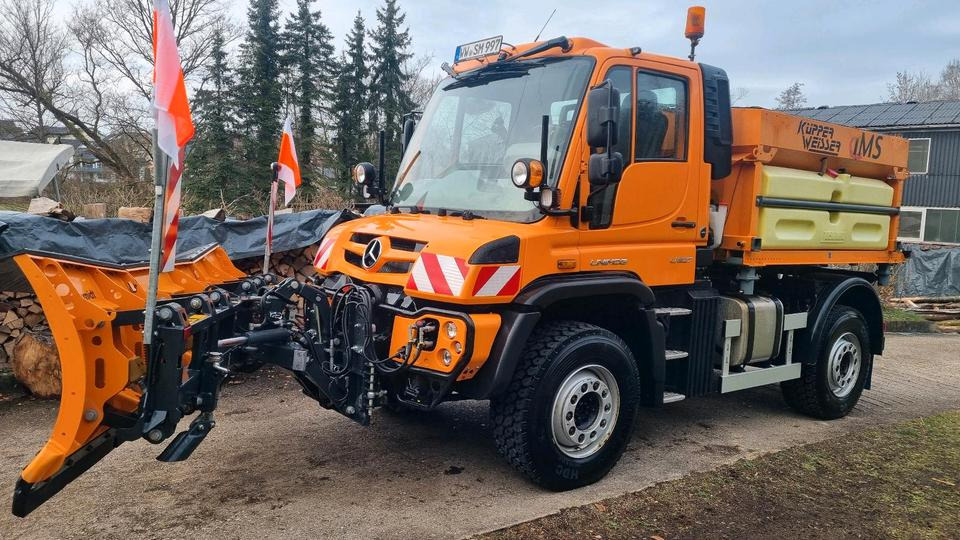Zu vermieten Unimog 405 U527 Winterdienst Schmidt Salzstreuer 423 429 430 Mercedes Benz 318 527 Vermietung - Vozilo za čišćenje snega: slika 2 Zu vermieten Unimog 405 U527 Winterdienst Schmidt Salzstreuer 423 429 430 Mercedes Benz 318 527 Vermietung - Vozilo za čišćenje snega: slika 2