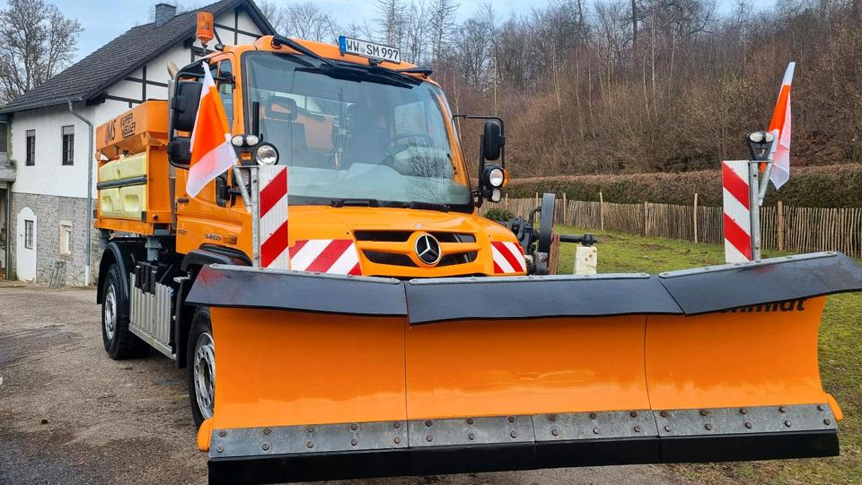 Zu vermieten Unimog 405 U527 Winterdienst Schmidt Salzstreuer 423 429 430 Mercedes Benz 318 527 Vermietung - Vozilo za čišćenje snega: slika 1 Zu vermieten Unimog 405 U527 Winterdienst Schmidt Salzstreuer 423 429 430 Mercedes Benz 318 527 Vermietung - Vozilo za čišćenje snega: slika 1