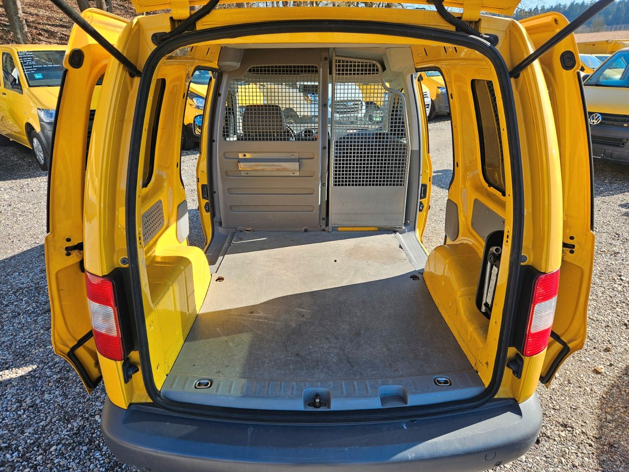 Volkswagen Caddy 2.0 SDI*1.Hand*S-heft*2xSchiebetüre - Putnički kombi: slika 5 Volkswagen Caddy 2.0 SDI*1.Hand*S-heft*2xSchiebetüre - Putnički kombi: slika 5