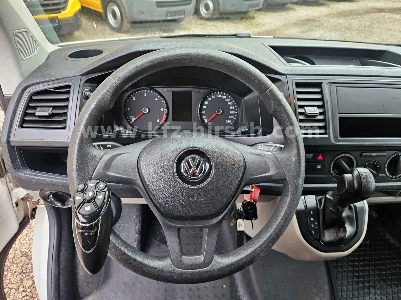 Volkswagen T6 Automatik/ DSG Sortimo Stdhzg Behindertenger. - Putnički kombi: slika 3 Volkswagen T6 Automatik/ DSG Sortimo Stdhzg Behindertenger. - Putnički kombi: slika 3