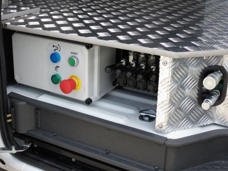 Comet IZOLACJA 46kV Podnośnik koszowy 14/2/8 JIB do pracy pod napięciem zamontowany na VAN 5,2 t - Vazdušna platforma montirana na kamion: slika 5 Comet IZOLACJA 46kV Podnośnik koszowy 14/2/8 JIB do pracy pod napięciem zamontowany na VAN 5,2 t - Vazdušna platforma montirana na kamion: slika 5