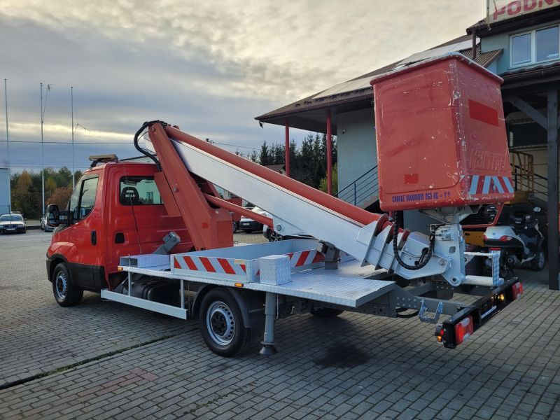 Iveco Daily 35S11 podnośnik koszowy 20 m Multitel MT202DS - Vazdušna platforma montirana na kamion: slika 4 Iveco Daily 35S11 podnośnik koszowy 20 m Multitel MT202DS - Vazdušna platforma montirana na kamion: slika 4