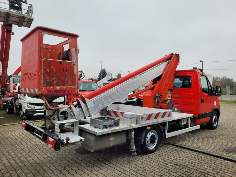 Iveco Daily 35S11 podnośnik koszowy 20 m Multitel MT202DS - Vazdušna platforma montirana na kamion: slika 3 Iveco Daily 35S11 podnośnik koszowy 20 m Multitel MT202DS - Vazdušna platforma montirana na kamion: slika 3