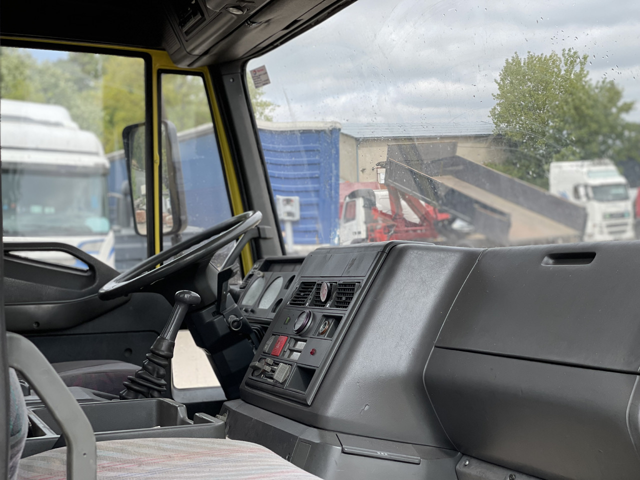 Istovarivač IVECO EUROCARGO: slika 12 Istovarivač IVECO EUROCARGO: slika 12