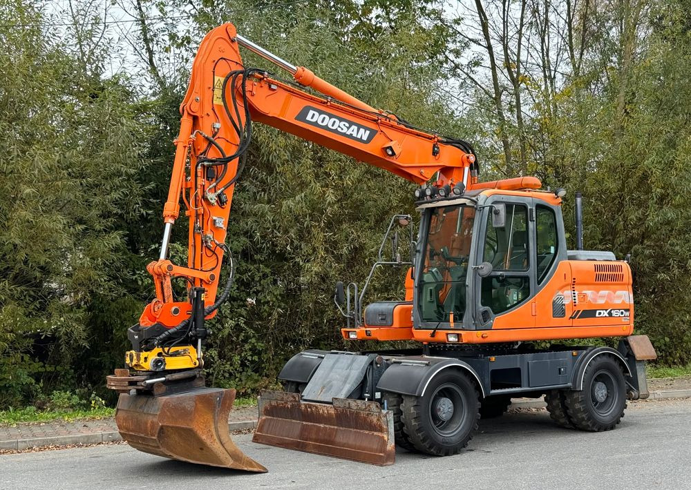Doosan * DOOSAN DX160W *ROTOTILT* GPS 2D Leica * Sprowadzona * Stan Perfekcyjny * Koparka Kołowa * - Bager točkaš: slika 1 Doosan * DOOSAN DX160W *ROTOTILT* GPS 2D Leica * Sprowadzona * Stan Perfekcyjny * Koparka Kołowa * - Bager točkaš: slika 1