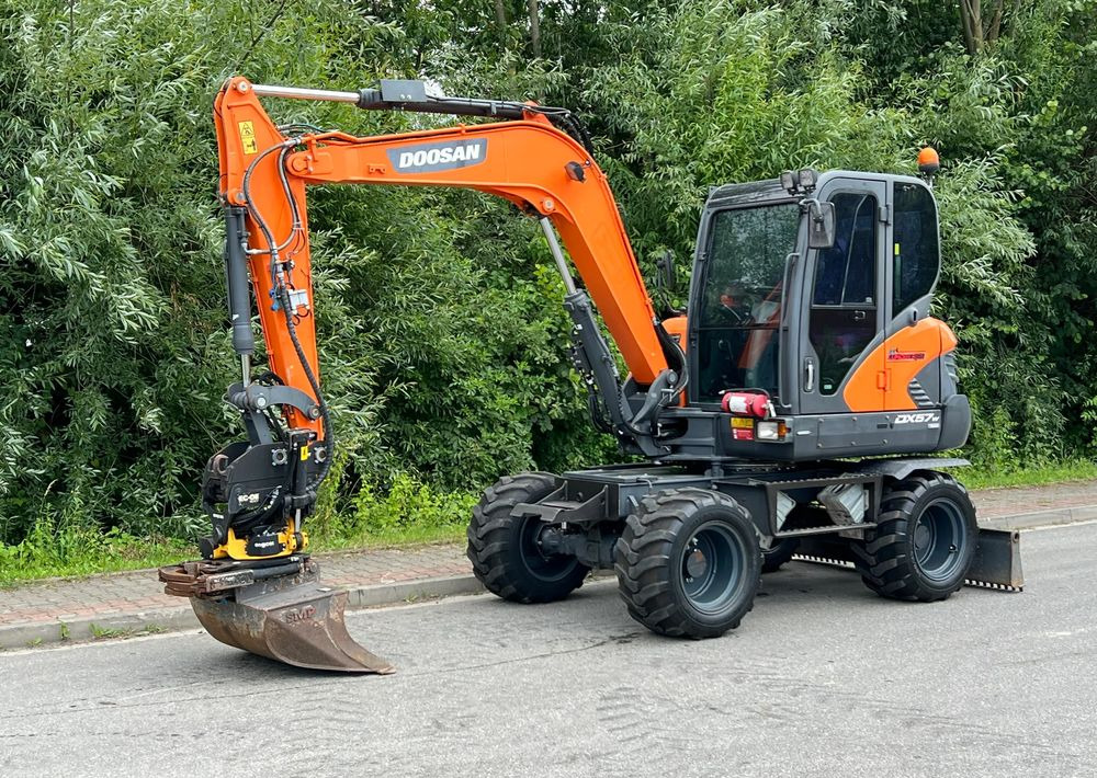 Doosan DOOSAN DX57W *ROTOTILT* 2200 Motogodzin JAK NOWA KOPARKA KOŁOWA STAN PERFEKCYJNY SPROWADZONA - Bager točkaš: slika 1 Doosan DOOSAN DX57W *ROTOTILT* 2200 Motogodzin JAK NOWA KOPARKA KOŁOWA STAN PERFEKCYJNY SPROWADZONA - Bager točkaš: slika 1