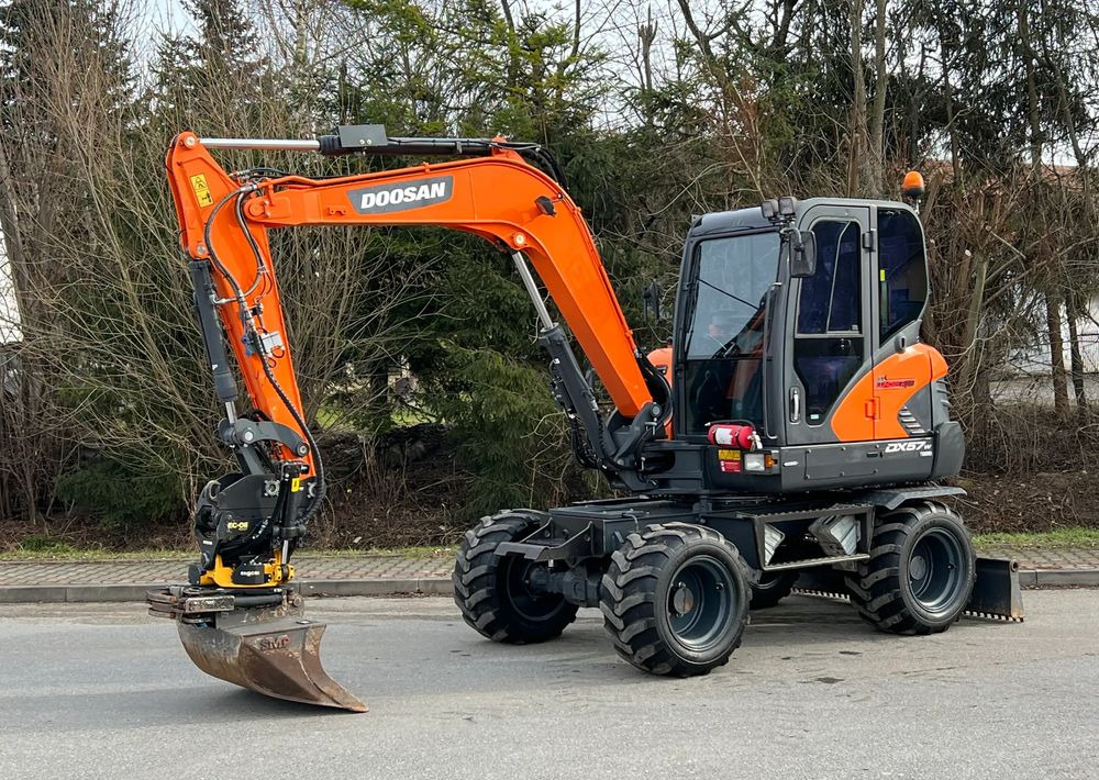 Doosan DOOSAN DX57W *ROTOTILT* 2200 Motogodzin * Jak Nowa * Sprowadzona * Stan Perfekcyjny - Bager točkaš: slika 1 Doosan DOOSAN DX57W *ROTOTILT* 2200 Motogodzin * Jak Nowa * Sprowadzona * Stan Perfekcyjny - Bager točkaš: slika 1
