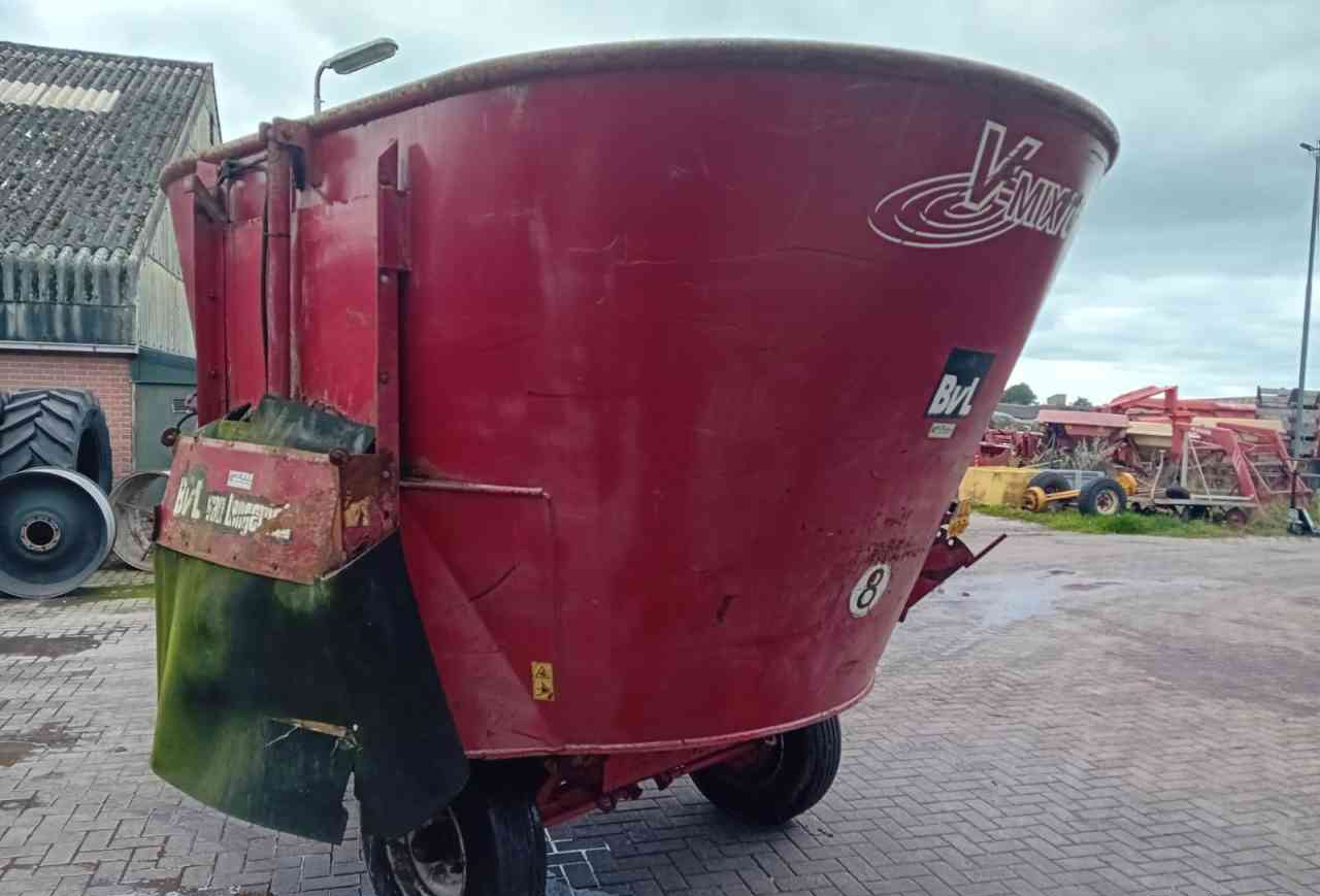 BVL V-Mix 10 voermengwagen - Prikolica za mešanje stočne hrane: slika 4 BVL V-Mix 10 voermengwagen - Prikolica za mešanje stočne hrane: slika 4