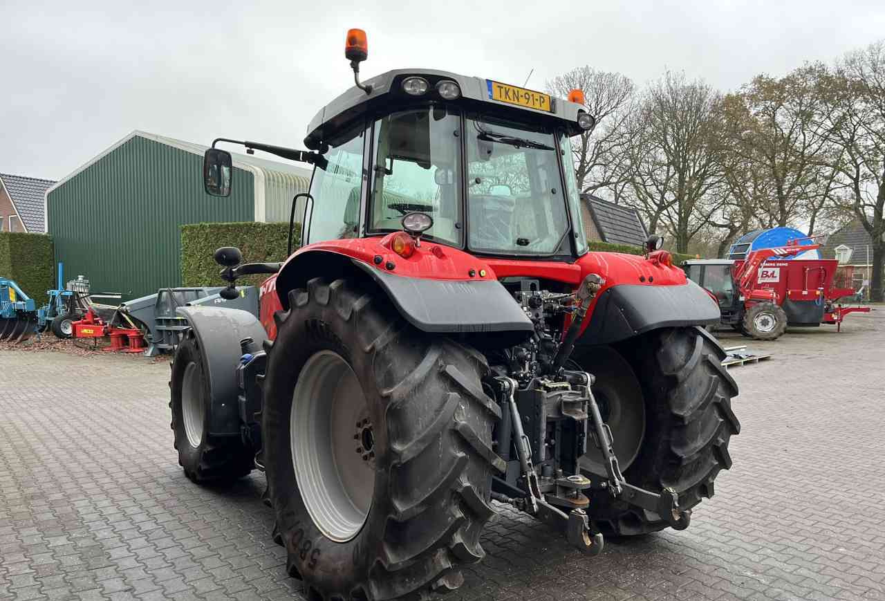 Massey Ferguson 7715 Dyna-6 Efficient Tractoren - Traktor: slika 4 Massey Ferguson 7715 Dyna-6 Efficient Tractoren - Traktor: slika 4