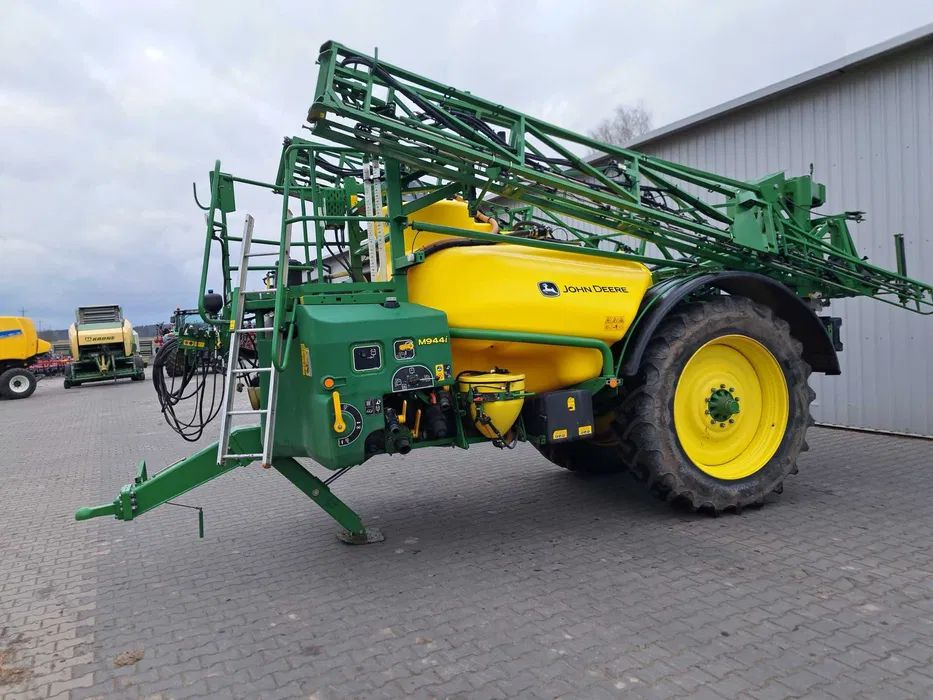 John Deere 944i - Vučena prskalica: slika 1 John Deere 944i - Vučena prskalica: slika 1