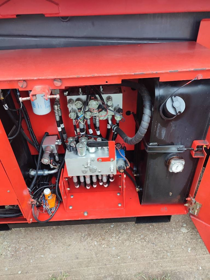 Lift u obliku makaza Manitou 120SC-2: slika 9 Lift u obliku makaza Manitou 120SC-2: slika 9