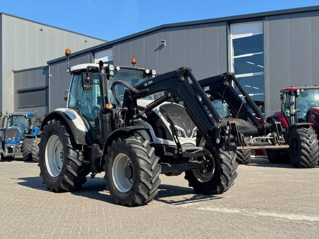 Valtra N104 Hitech5 met voorlader 4700 uur! - Traktor: slika 2 Valtra N104 Hitech5 met voorlader 4700 uur! - Traktor: slika 2