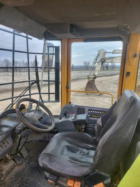 Utovarivač točkaš Volvo L 220 E: slika 10
