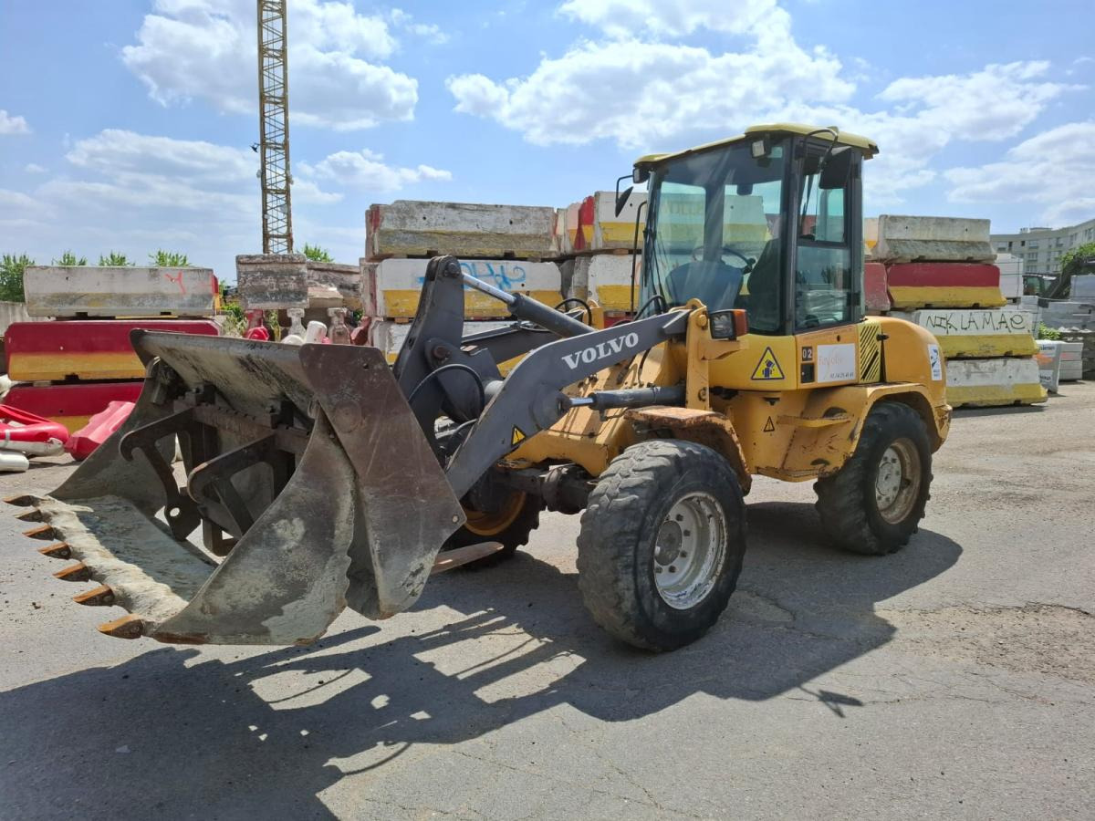 Volvo L 30 - Utovarivač točkaš: slika 1 Volvo L 30 - Utovarivač točkaš: slika 1