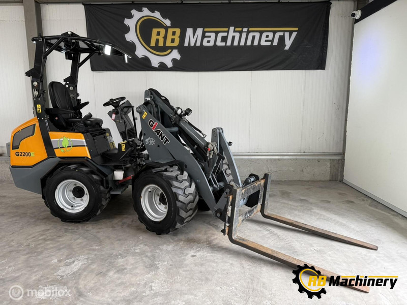 Giant G2200E - Utovarivač točkaš: slika 1 Giant G2200E - Utovarivač točkaš: slika 1