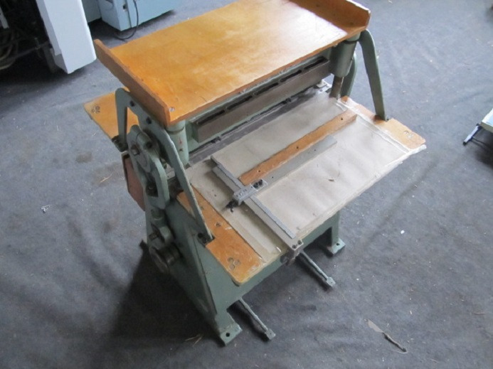 ELEKTRISCHE PERFORIERMASCHINE W. KROLL & CO. KG. - Štamparska mašina: slika 2 ELEKTRISCHE PERFORIERMASCHINE W. KROLL & CO. KG. - Štamparska mašina: slika 2
