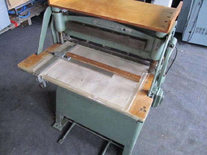 ELEKTRISCHE PERFORIERMASCHINE W. KROLL & CO. KG. - Štamparska mašina: slika 1 ELEKTRISCHE PERFORIERMASCHINE W. KROLL & CO. KG. - Štamparska mašina: slika 1