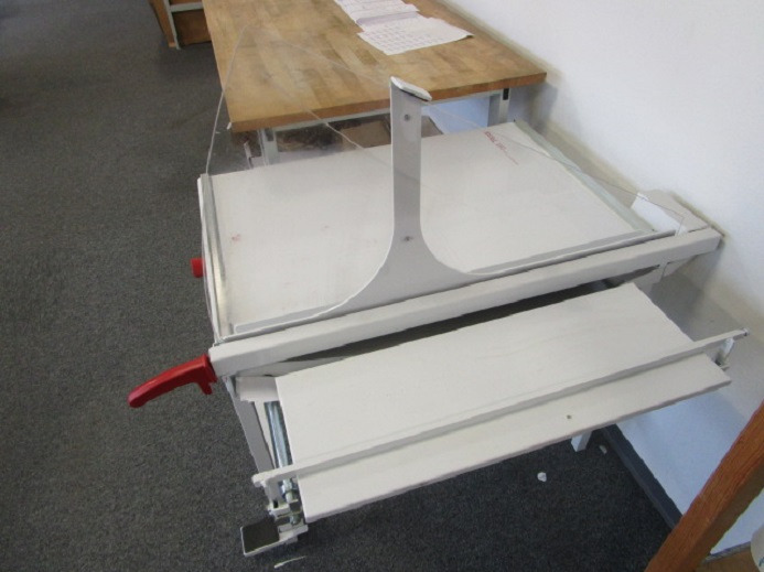 HEBELSCHNEIDER IDEAL 1080 - Mašina za rezanje papira: slika 2 HEBELSCHNEIDER IDEAL 1080 - Mašina za rezanje papira: slika 2