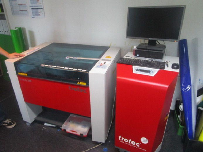 LASER CUTTER TROTEC SPEEDY 360 (Gravieren, Schneiden) - Mašina za rezanje papira: slika 1 LASER CUTTER TROTEC SPEEDY 360 (Gravieren, Schneiden) - Mašina za rezanje papira: slika 1