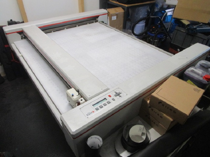 SCHNEIDEPLOTTER ZÜND P-1200 PLUS - Mašina za rezanje papira: slika 1 SCHNEIDEPLOTTER ZÜND P-1200 PLUS - Mašina za rezanje papira: slika 1
